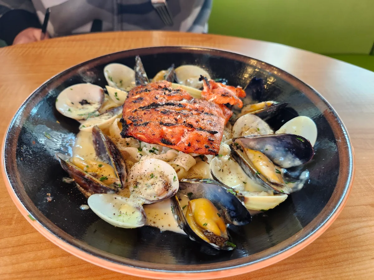 Seafood Linguini Clams Mussels Sockeye Salmon Garlic Bread