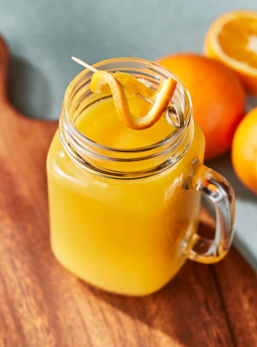 Freshly Squeezed Orange Juice Jus d'Orange Fraîchement Pressé