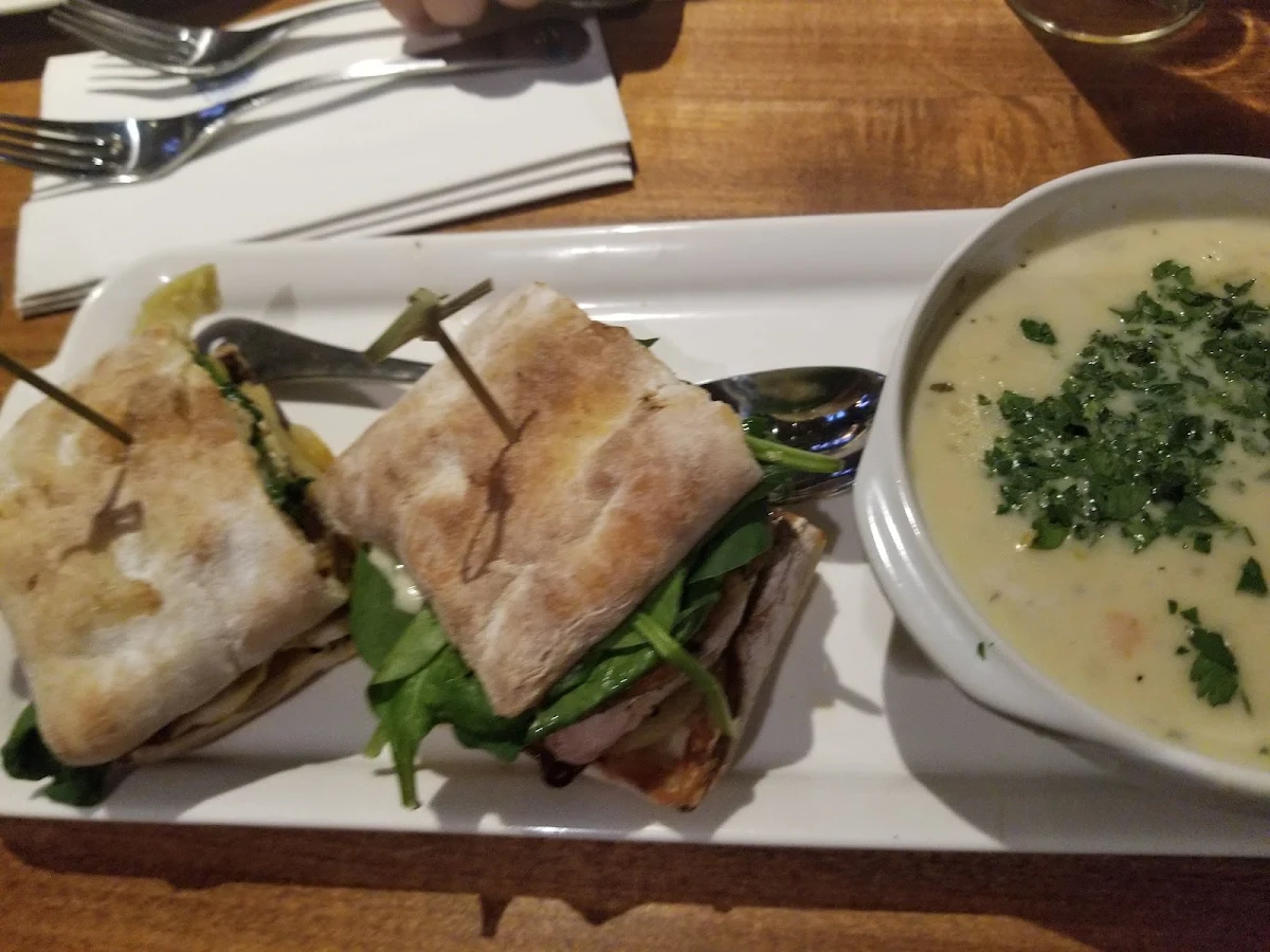 Earls Famous Clam Chowder