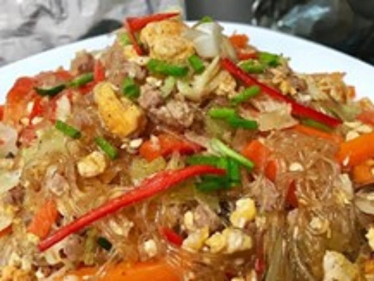 stir-fried glass noodles ผัดวุ้นเส้น