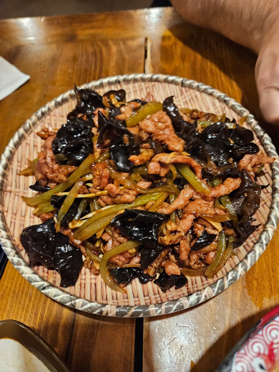 Sauteed Shredded Pork Wood Ear Mushroom Bamboo Shoot in Spicy Garlic Sauce