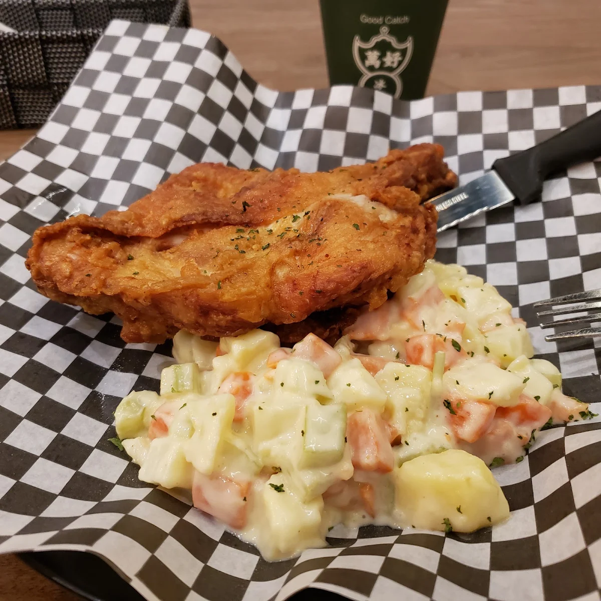 Crispy Fried Chicken Leg with Salad