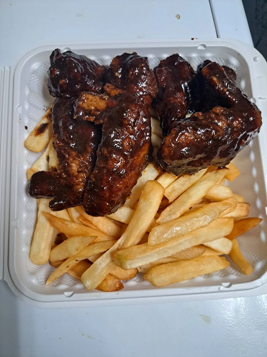 BBQ Wings & Fries