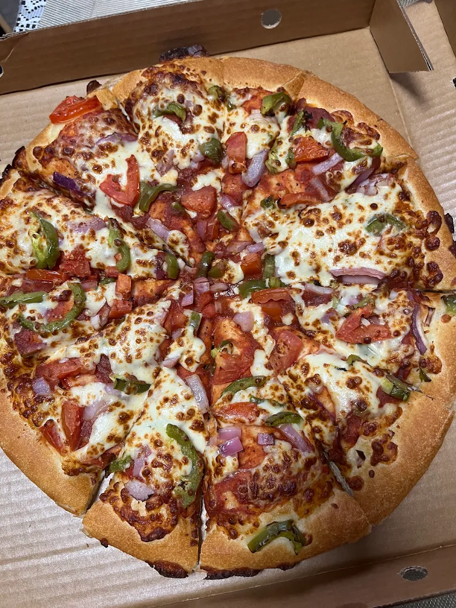 Small Tomato Sauce Chicken Arrabiata Pizza with Extra Cheese