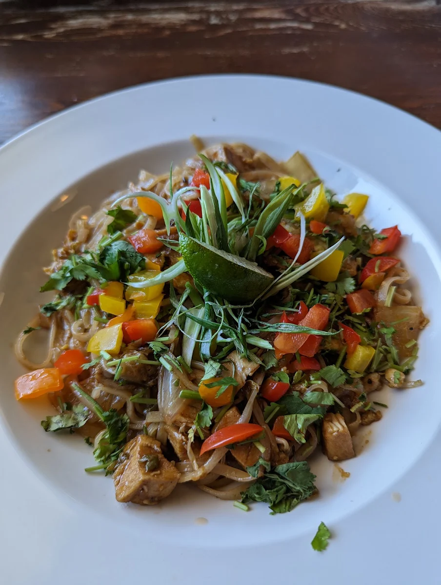 Spicy Chicken Pad Thai