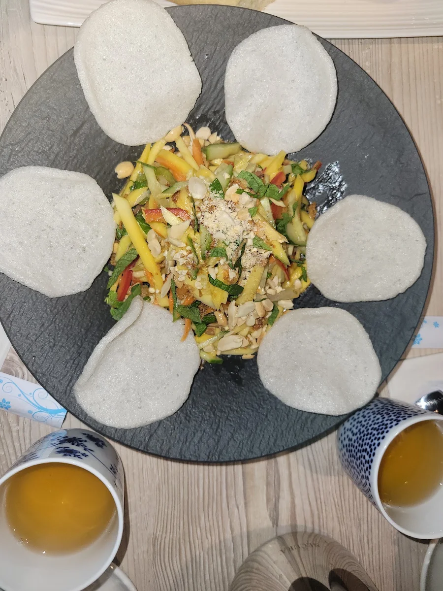 Gỏi Xoài Mango Salad with Shrimp Crackers