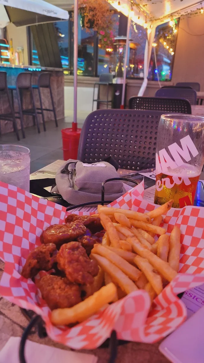 Boneless Wings and Fries