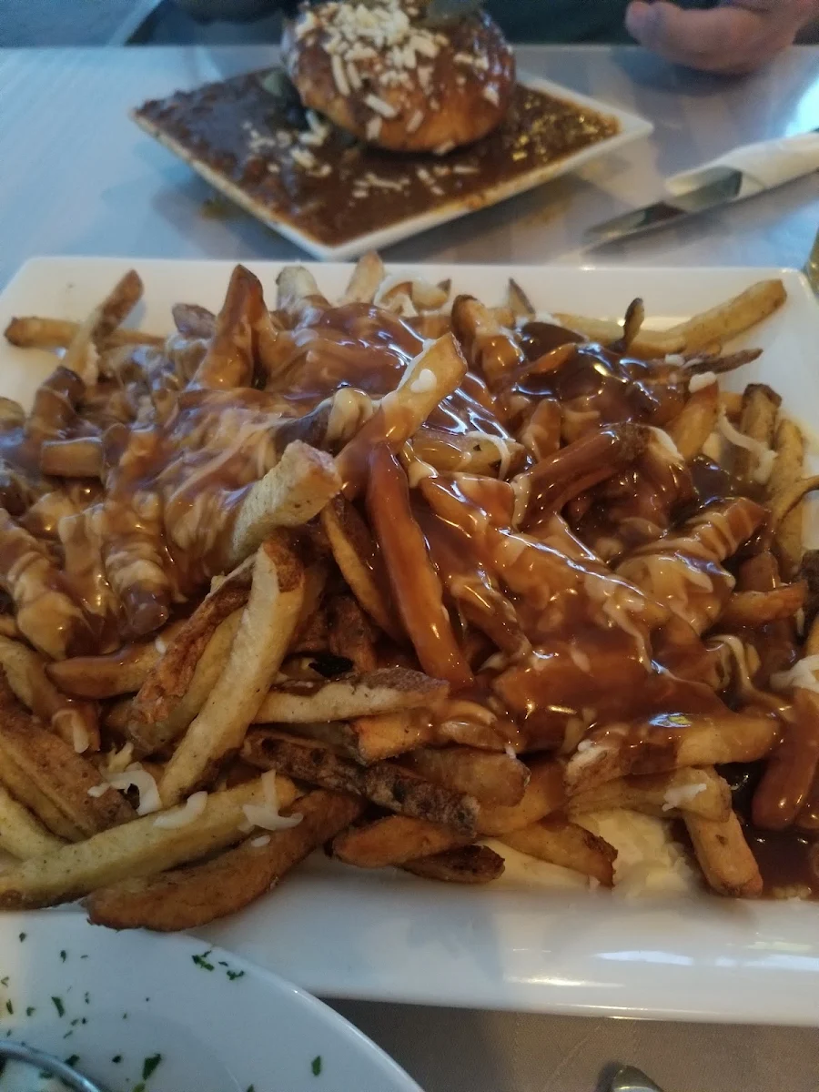 Poutine, Helios Catering