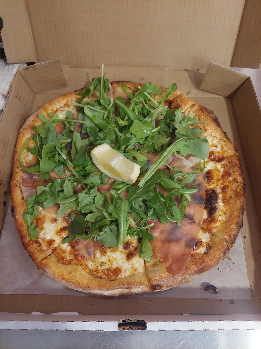 Highlights, Mia Pizza