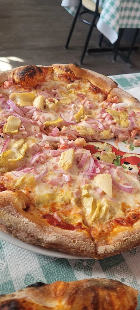 Highlights, Mia Pizza