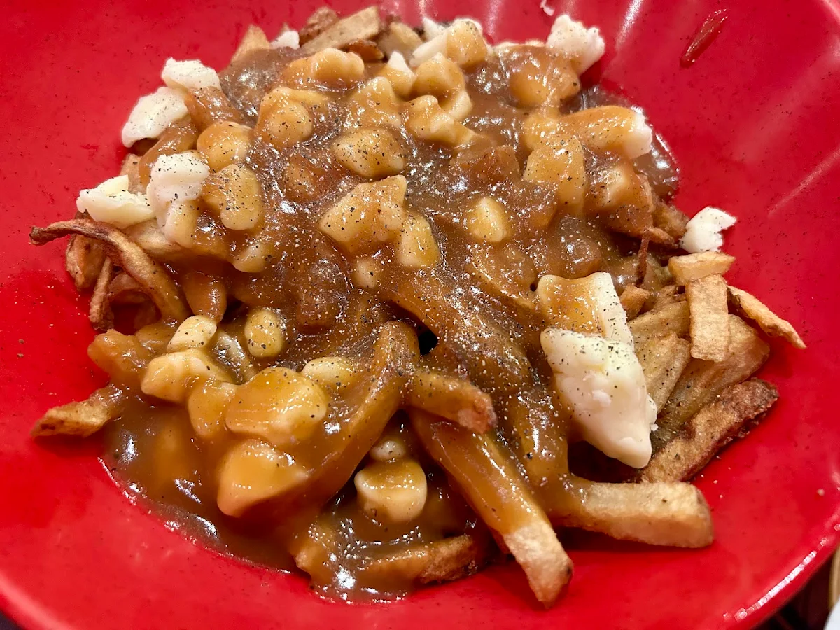 Poutine Standard, Dunn's Famous