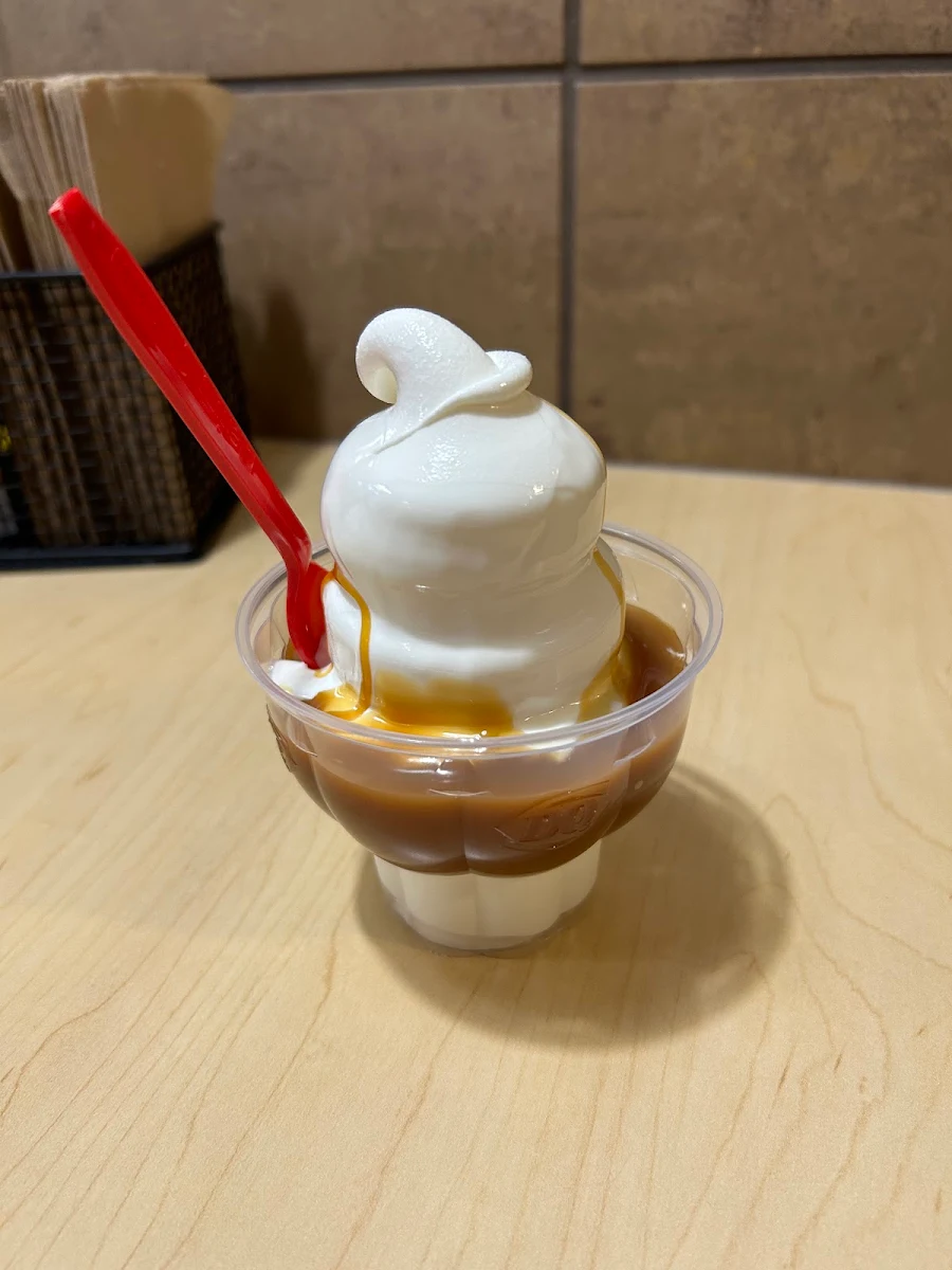 Medium Caramel Sundae