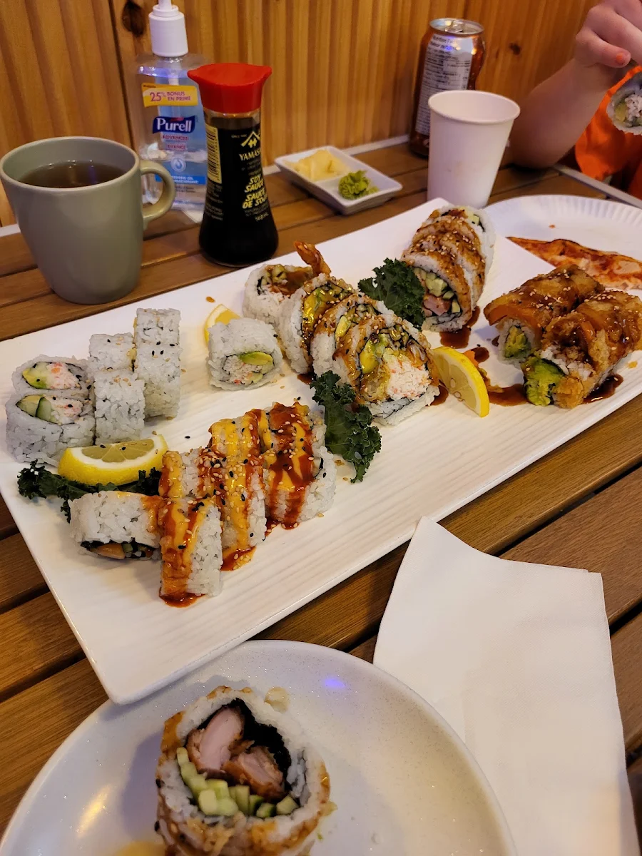 Roll Party Tray for 2-3 People 34 Pieces