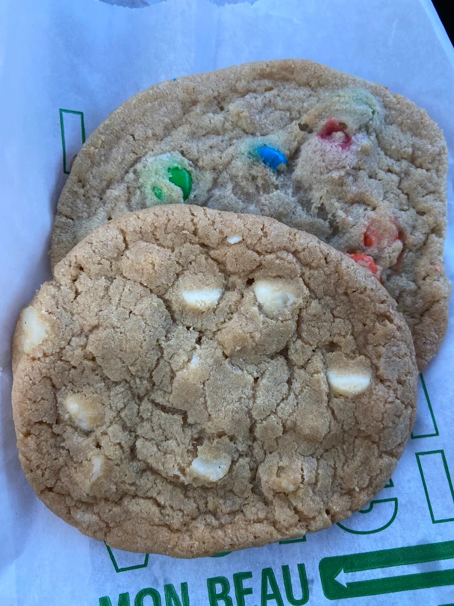 Macadamia Nut Cookie
