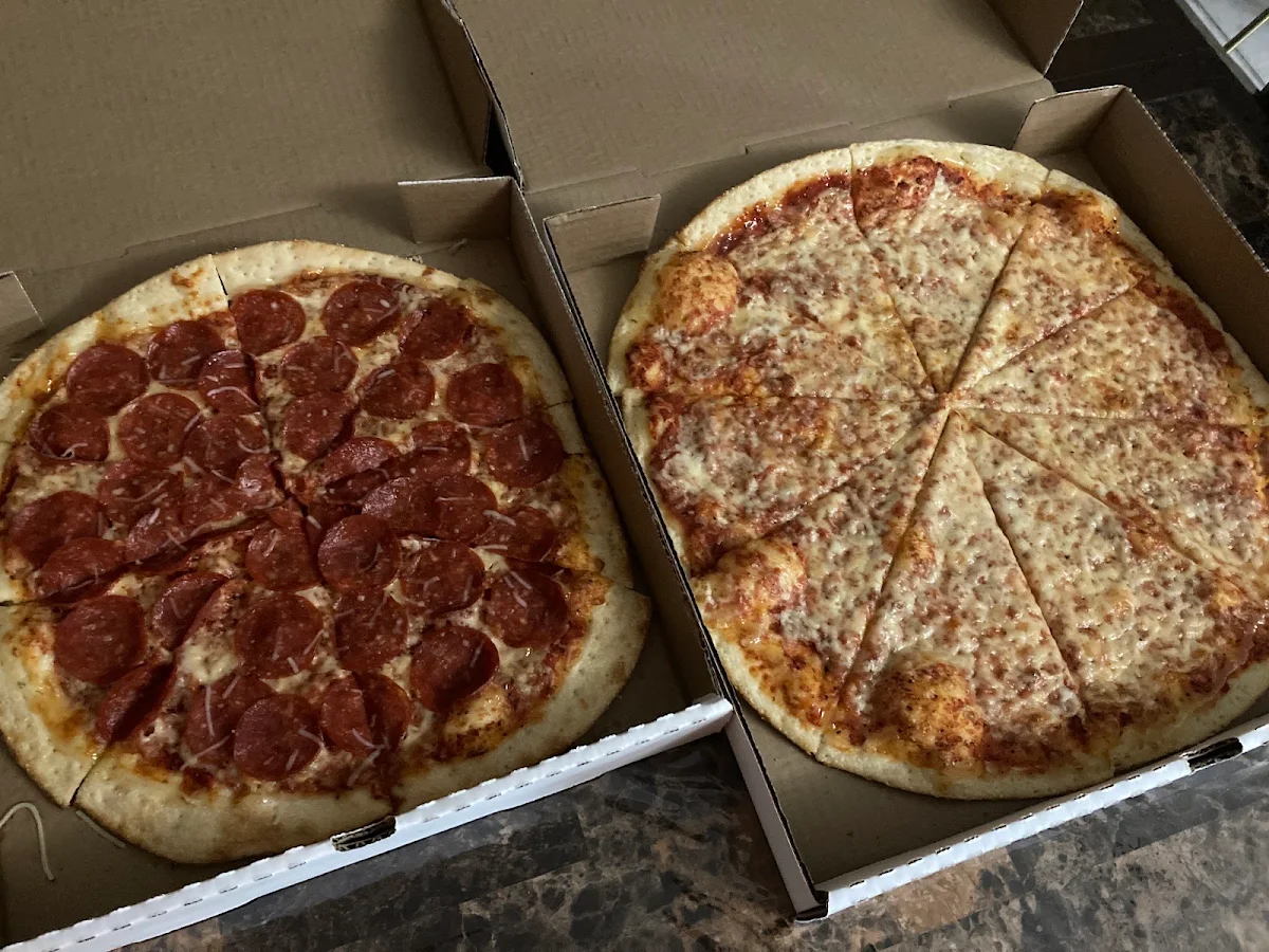 Pizza Salami Pizza Margherita