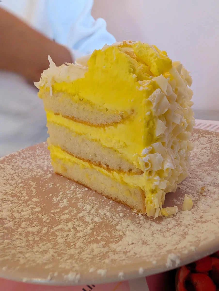 Morceau Gâteau Citron Chocolat Blanc