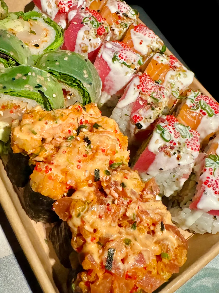 Spicy EBI Maki Osaka Roll Hawaiian Roll