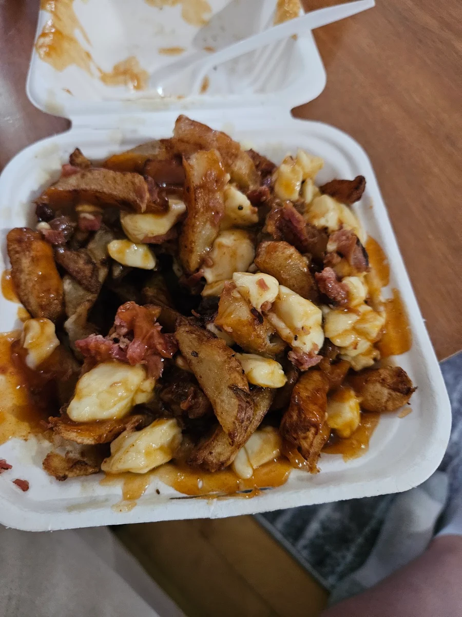 Grande Poutine Large Poutine