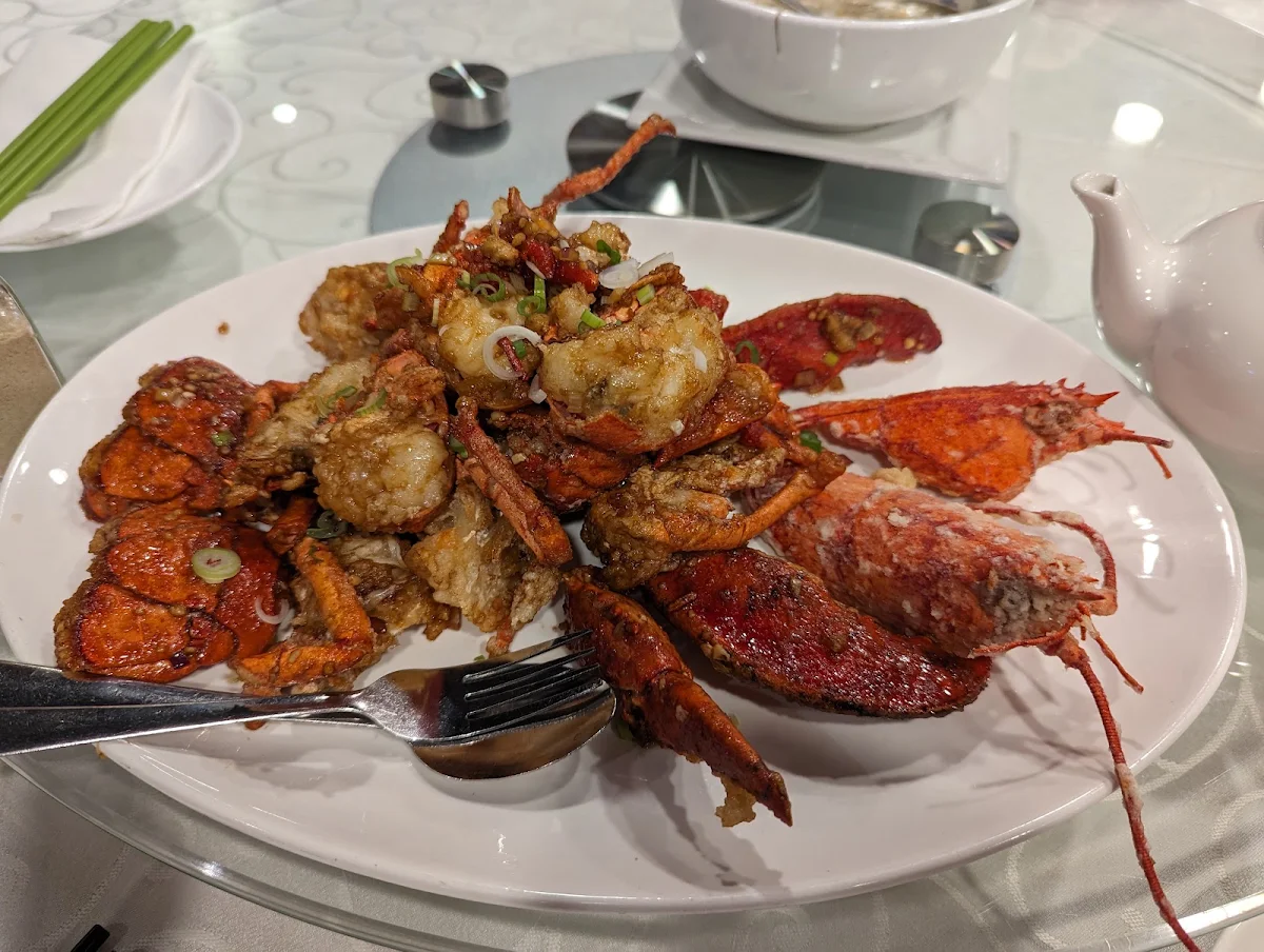 Fried Noodles with Lobster Claw