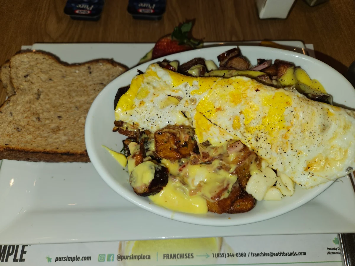 Breakfast Poutine