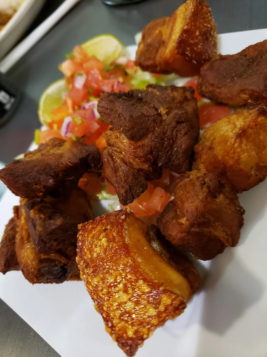 Yuca Frita Con Chicharron