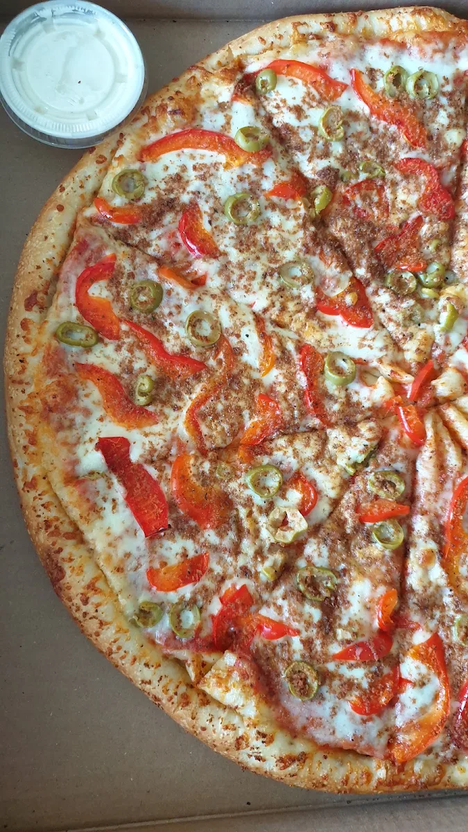 Ground Beef Green Olives & Red Peppers Pizza