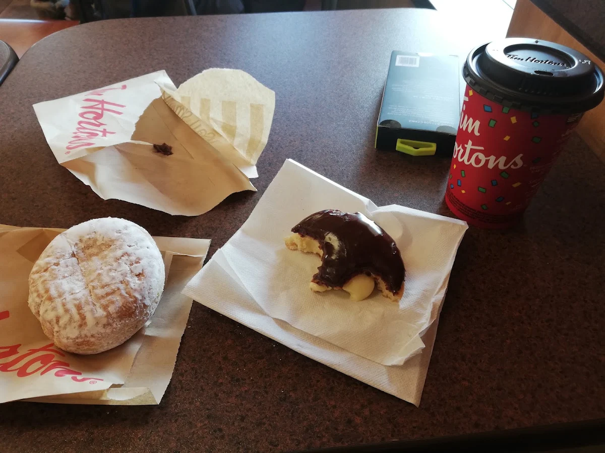 Petit Déjeuner c'est Des Boston Chocolat Et À L'érable Avec Un Crème