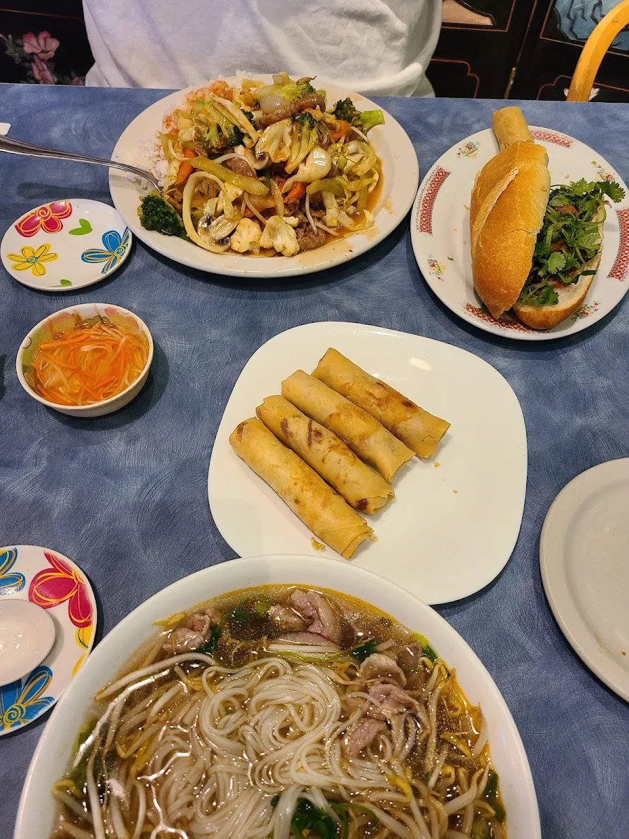 Spring Rolls (6 pcs) (Chả Giò (6 cuốn))
