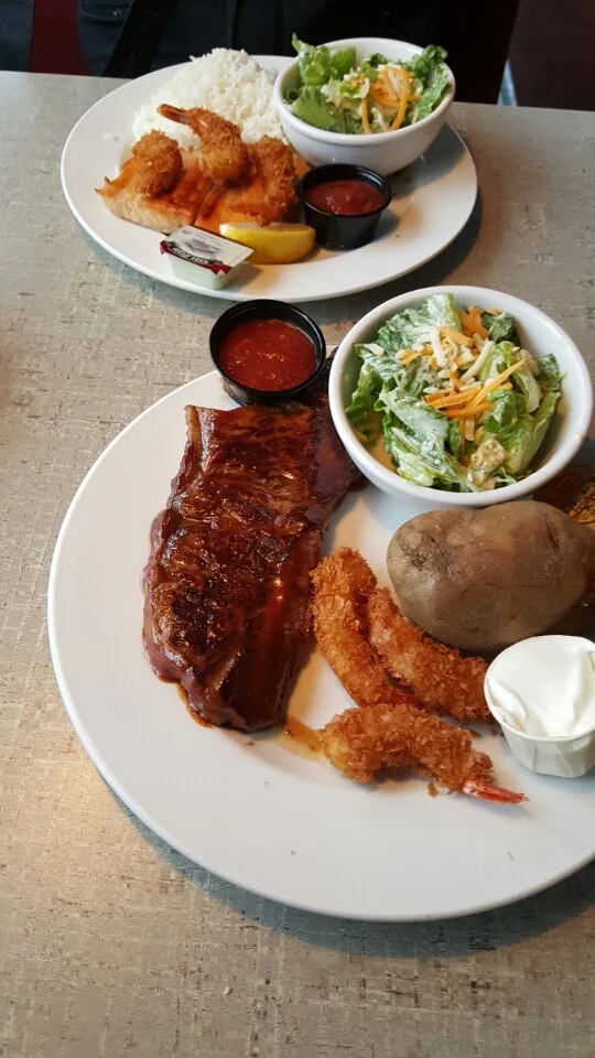 Tips, Lake Louise Village Grill & Bar