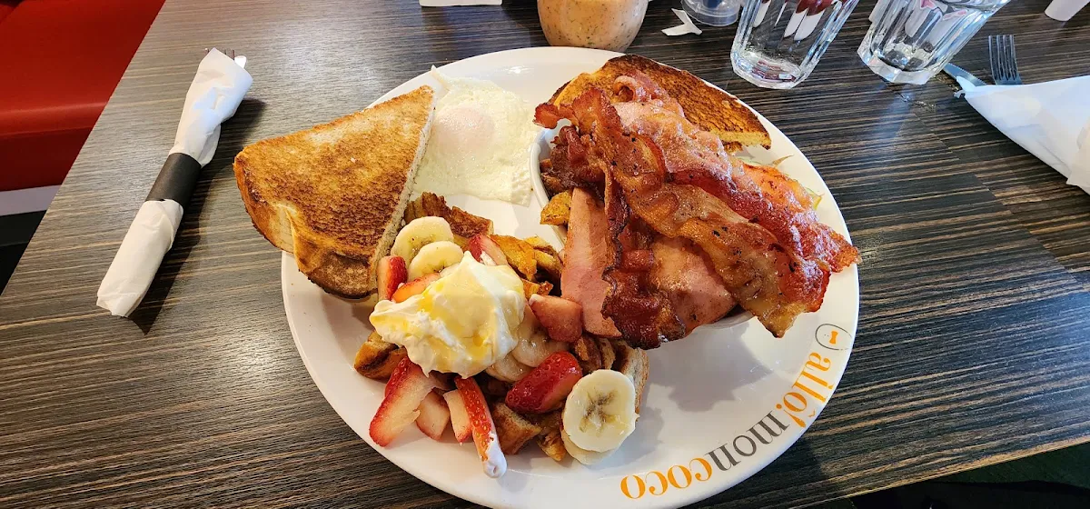 Poutine Déjeuner Signature Breakfast Poutine