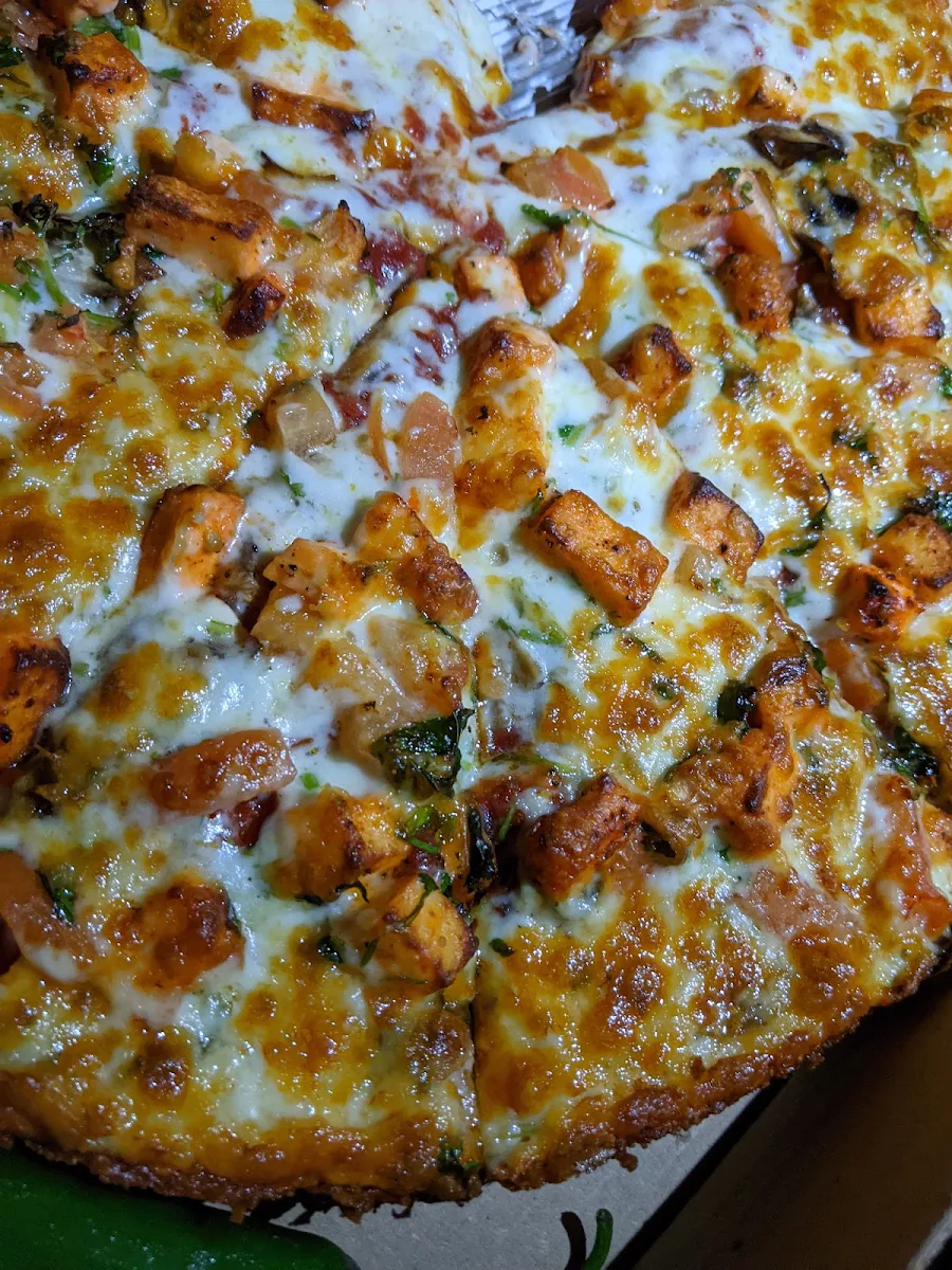 Shahi Paneer Pizza Large