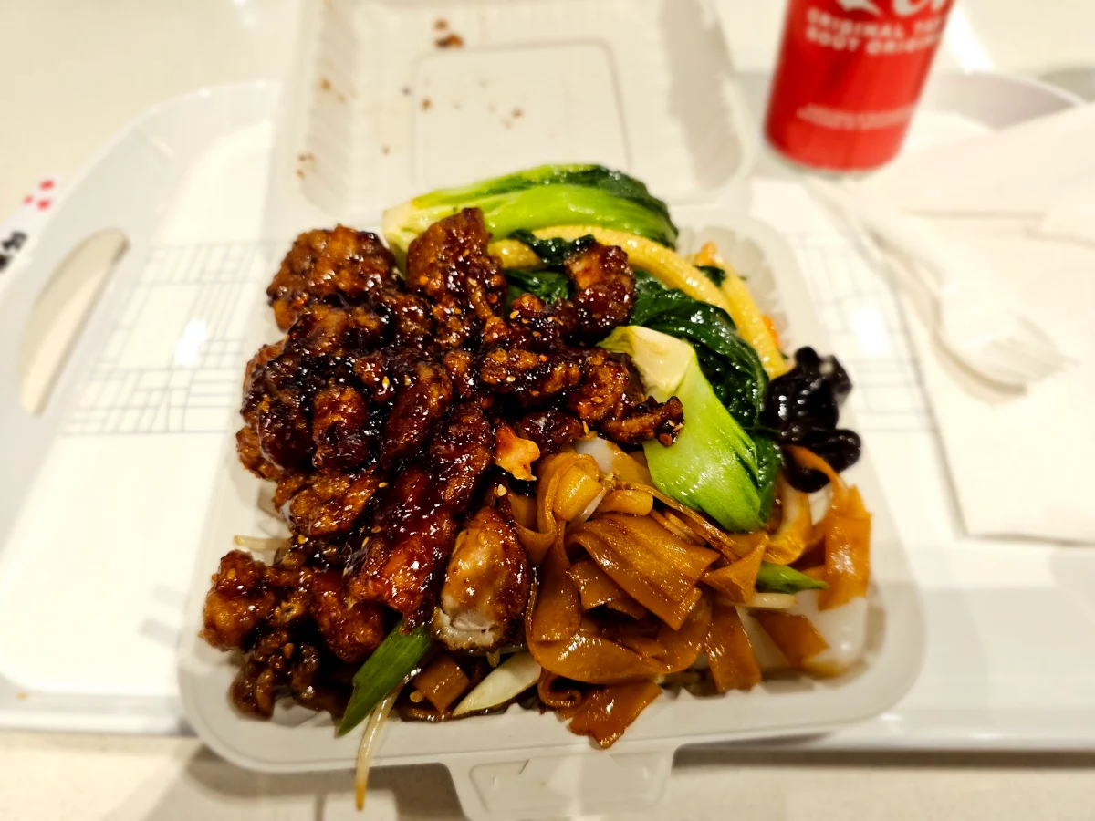 Sesame Chicken Thai Vegetables and Pad Sew