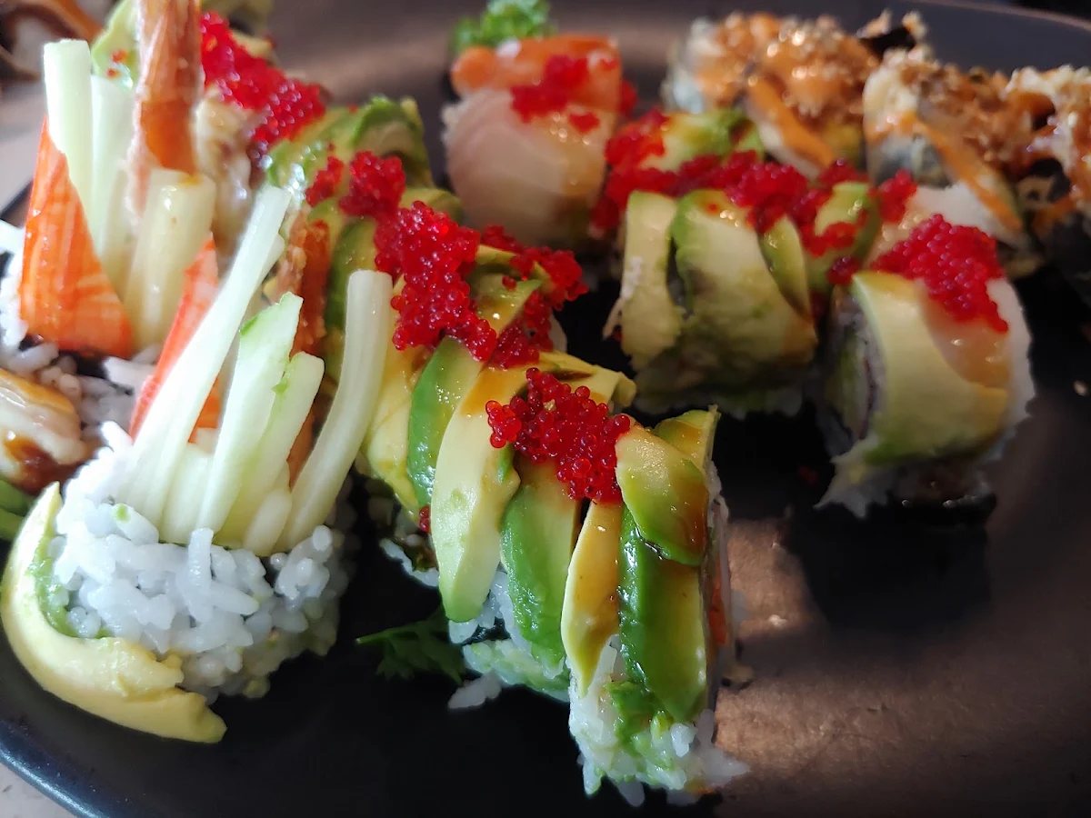 Cucumber & Surf Clam Roll