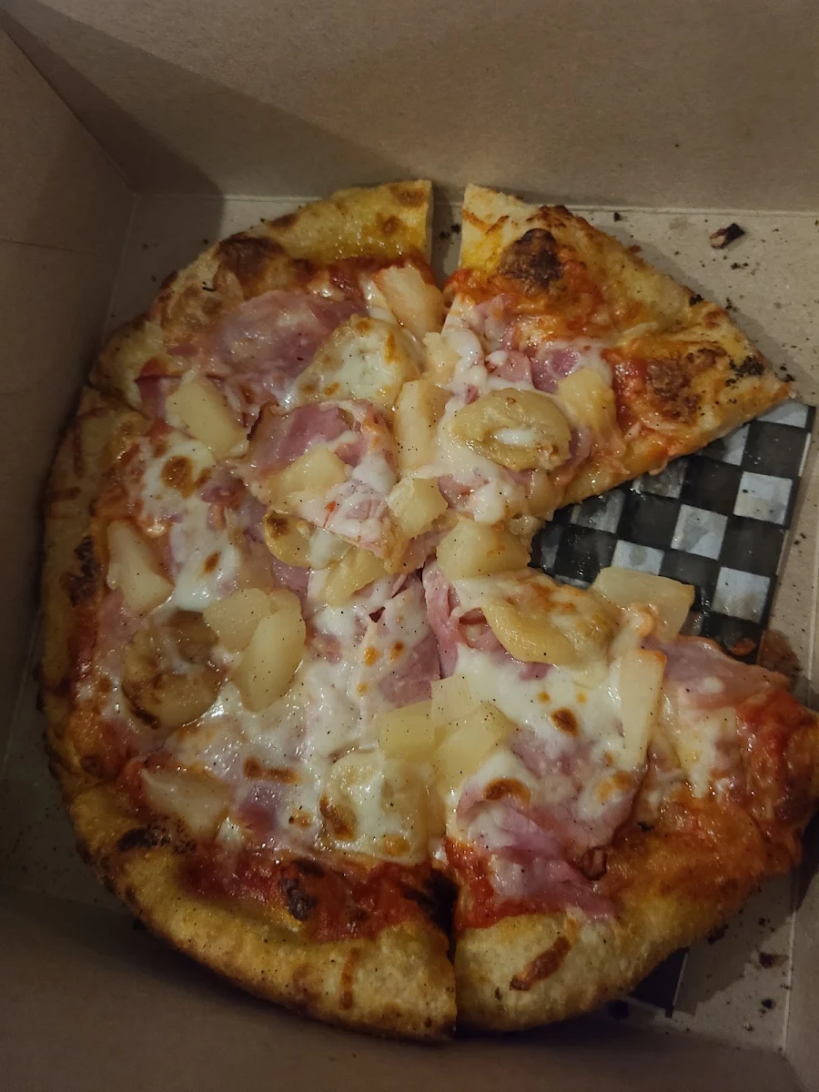 Ham Pineapple with Roasted Garlic Pizza