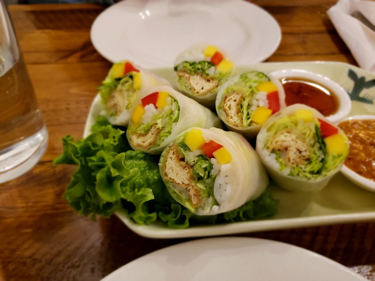 Fresh Rolls with Peanut Sauce
