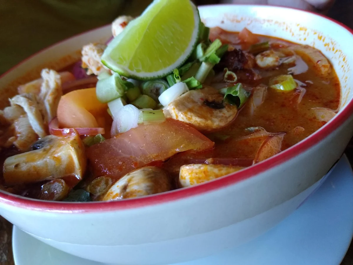 Tom Yum Mor Fai Talay