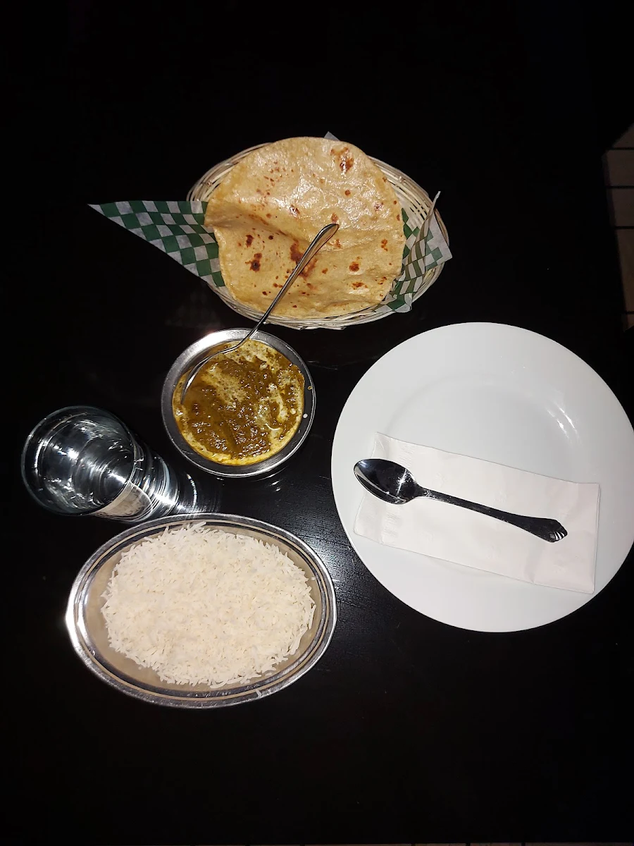 Palak Chicken Roti Steam Rice