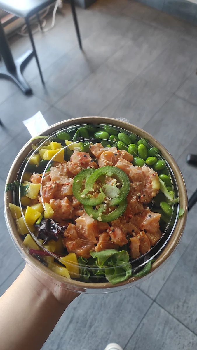 Poke Bowl Saumon Épicé