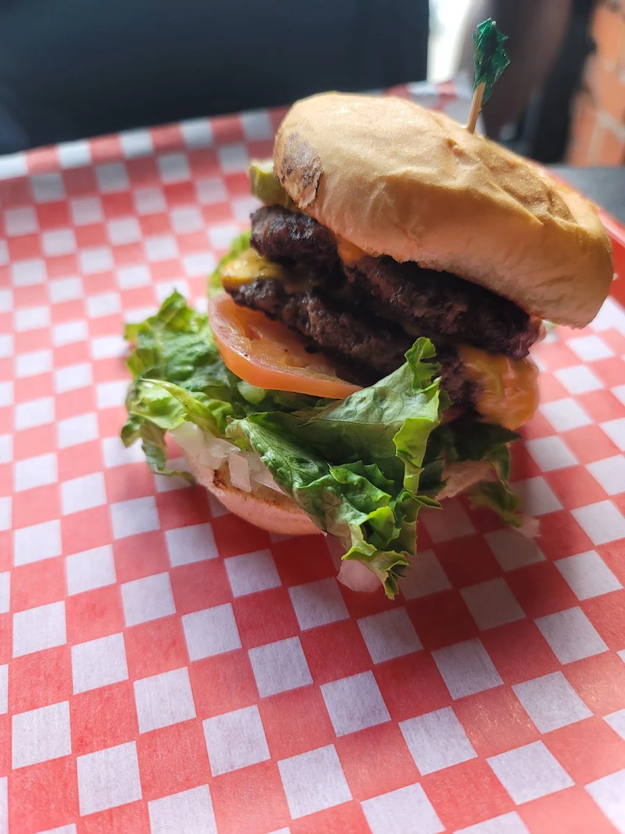 Cheeseburger Deluxe Cheeseburger