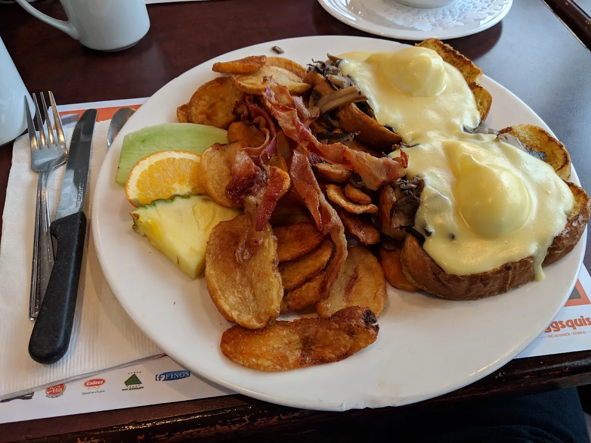 Eggs Benedict on French Toast
