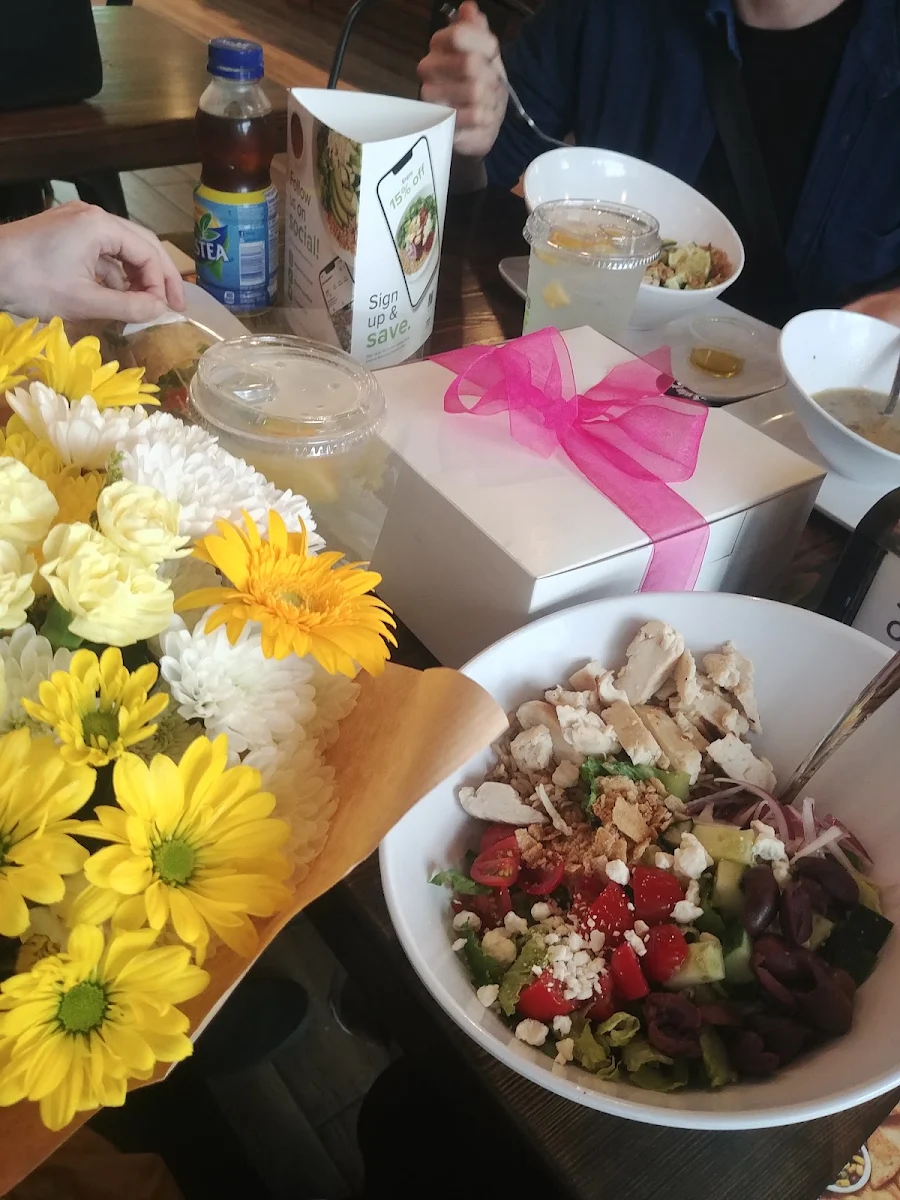 Mediterranean Bowl with Chicken and Chopped Water