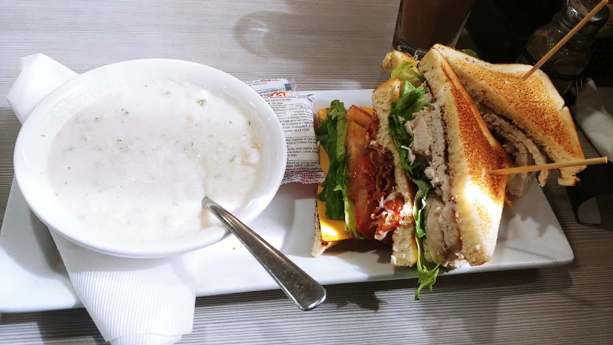 Highlights, Papi's Country Kitchen