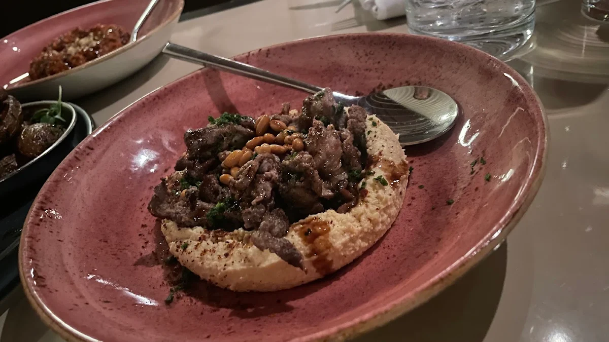 Hummus with Beef Shawerma