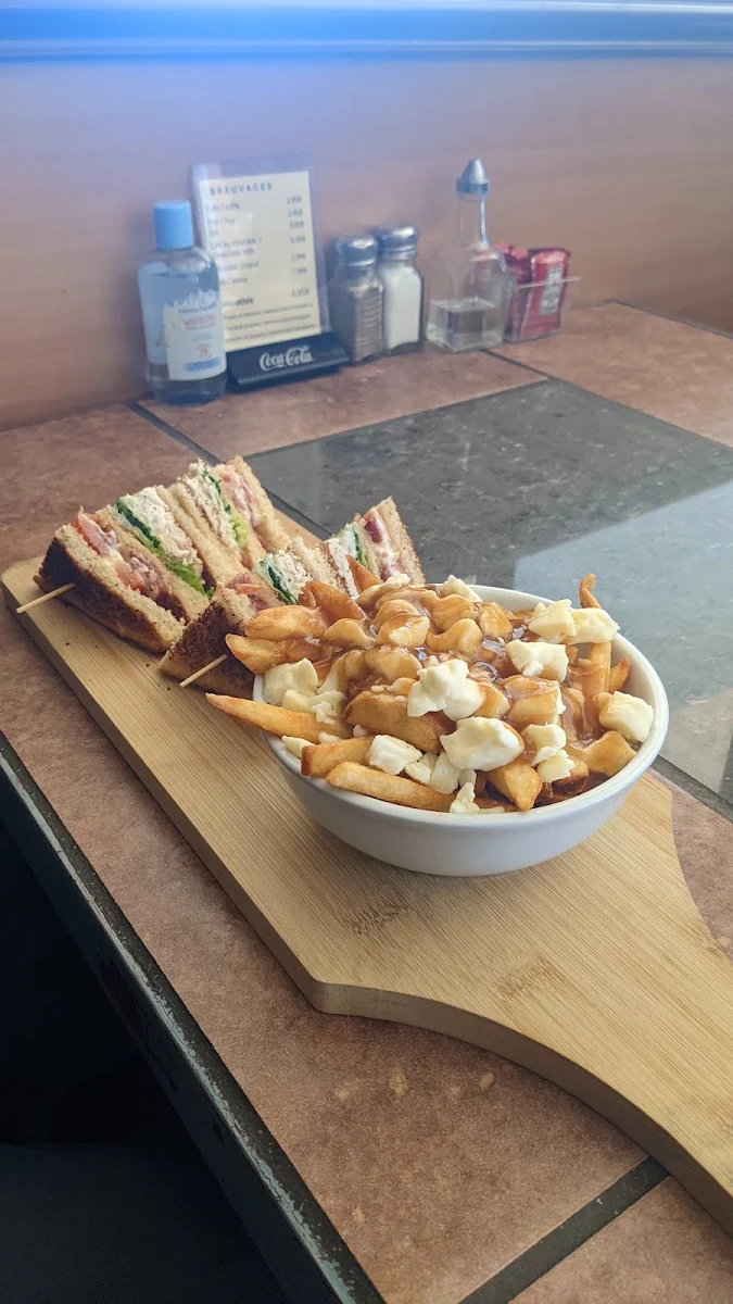 Club Sandwich Poutine