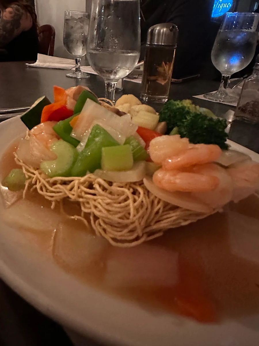 Plat de Nid d’oiseaux Au Crevettes Roses