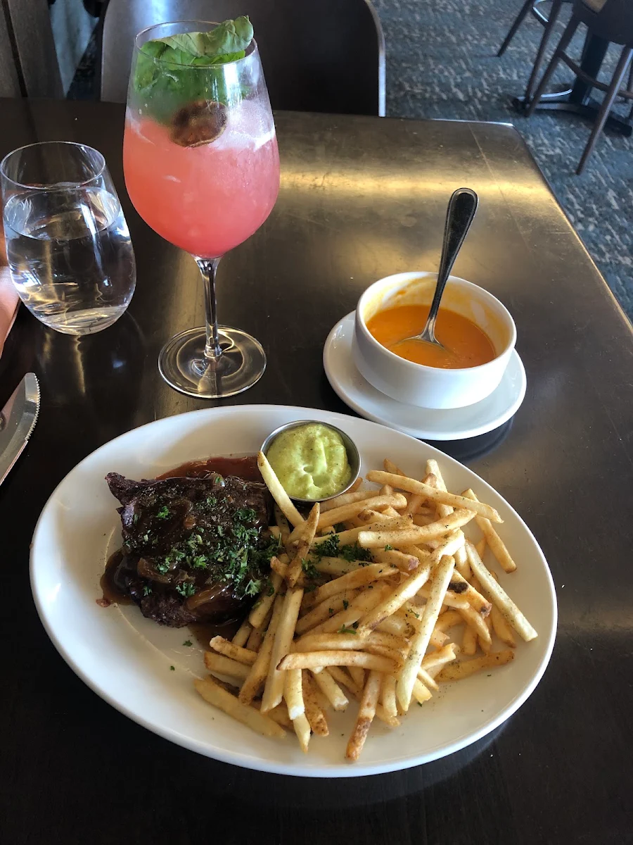Bavette De Bœuf Angus Et Frites Beef Flank Steak Angus and Fries
