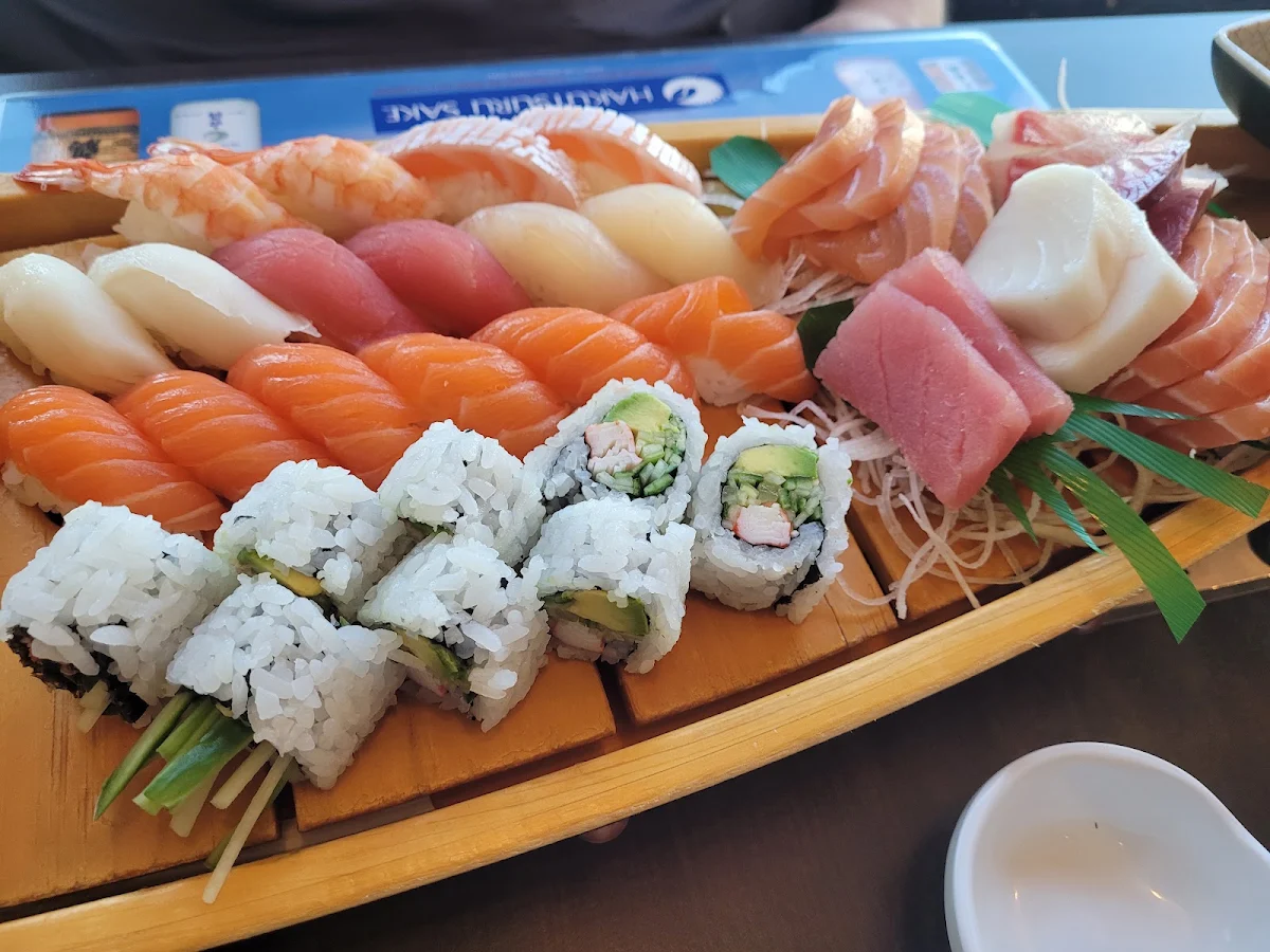 Sushi Sashimi & Maki Combo Medium