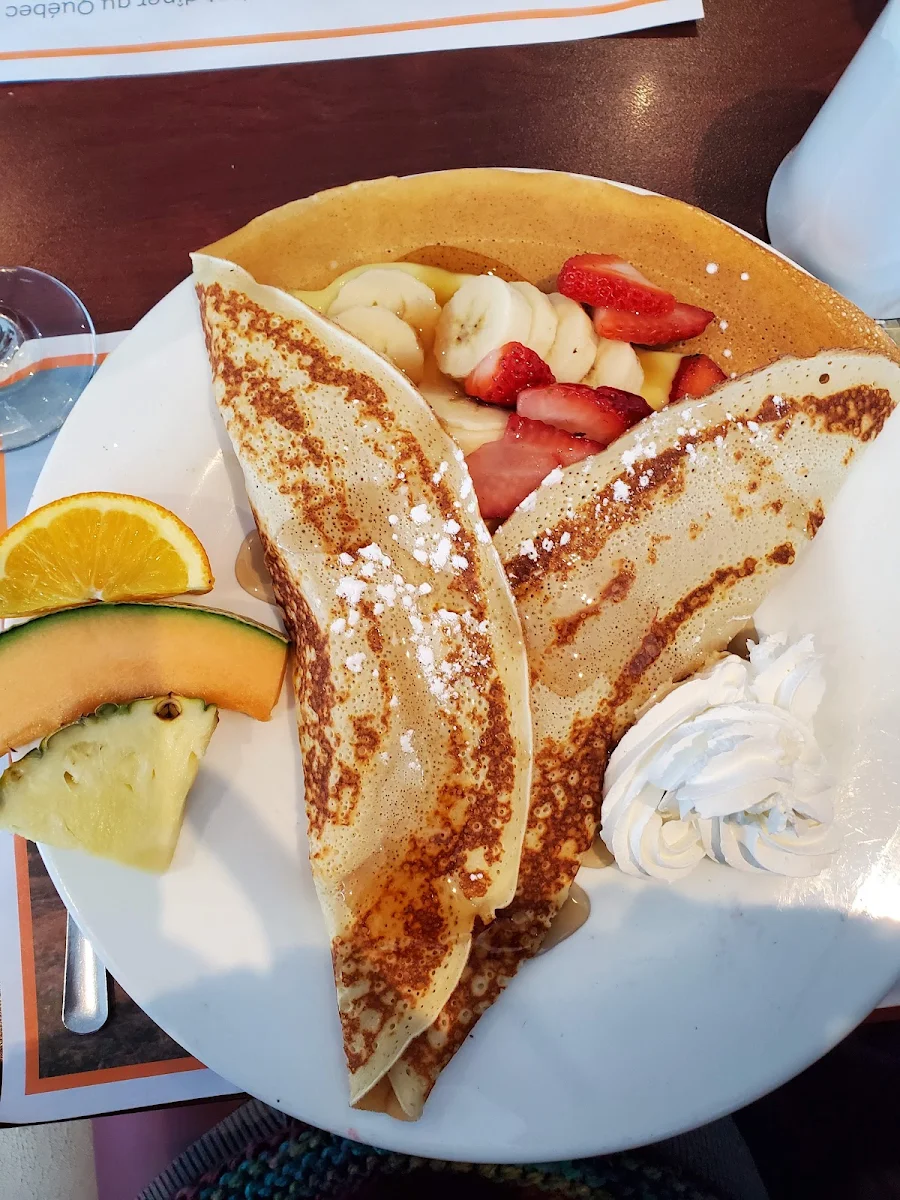 Crêpe Nature Banane Fraises Et Crême Pâtissière