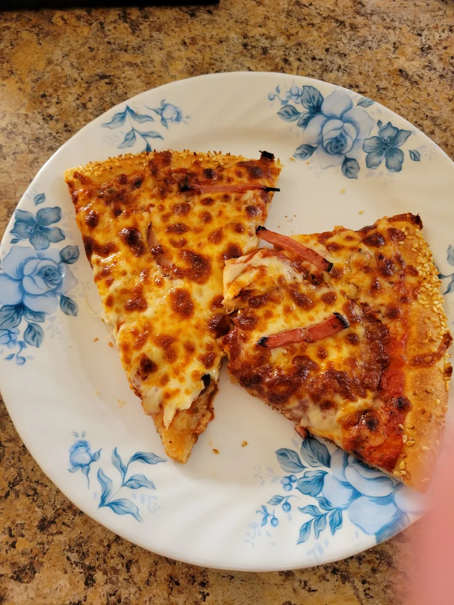 Red Swan Ham & Salami Pizza