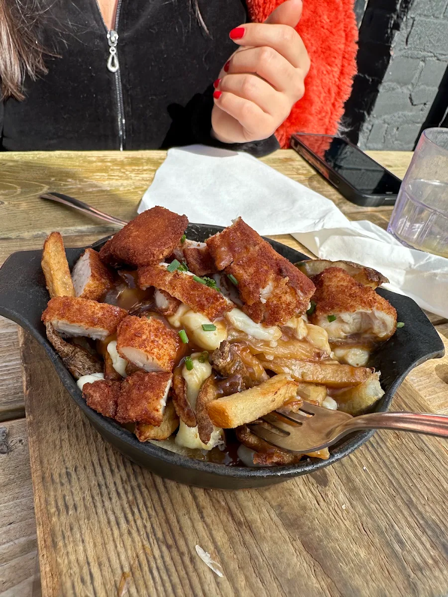 Poutine, Trinity Common